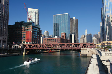 Fototapeta na wymiar Downtown Chicago at sunny day