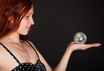 Naklejka premium Sphere in a hand