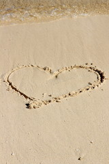 Coeur sur la plage