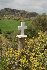 petite croix dans un paysage crétois