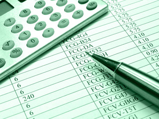 Table, pen and calculator (green)