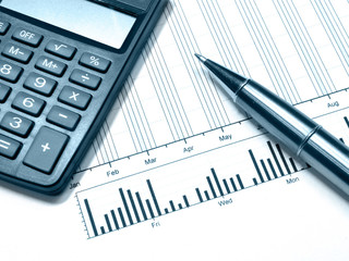 Figure, pen and calculator (blue)