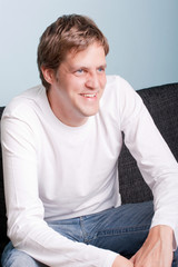 Obraz premium Young man sitting on the couch