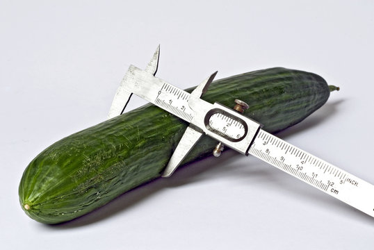 Messschieber an Gurke