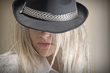 ragazza giovane, semplce, senza trucco