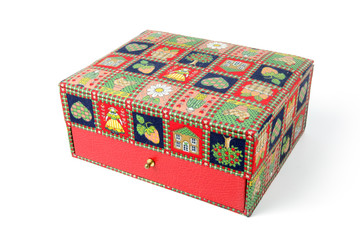 Boîte à bijoux sur fond blanc