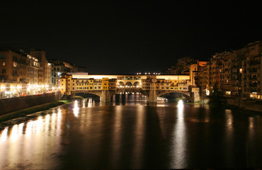 Fototapeta na wymiar Florence stary most, noc