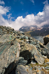Panorama di rocce in alta montagna