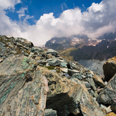 Panorama di rocce in alta montagna