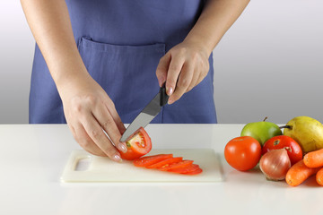 Obraz na płótnie Canvas Slicing tomatoes 2