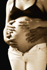 Bauch einer schwangeren Frau