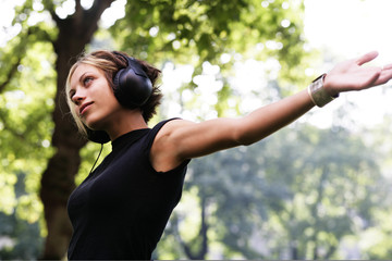 kopfhörer frau musik