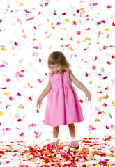 Obraz na płótnie Canvas Ctue little girl and rose petals