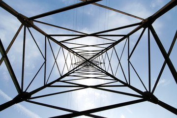 Metal support of an electric transmission line