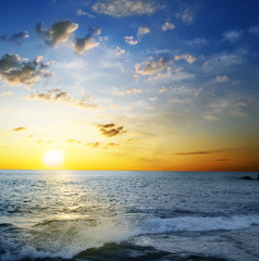 Obraz premium sea-piece on a background sunset