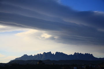 nubes sobre montserrat