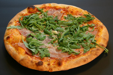 Pizza mit Rukola