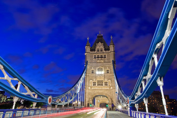 Fototapeta na wymiar Tower Bridge Traffic