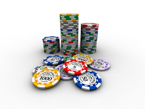 Pokerchips-Stapel und -Haufen auf wei&szlig;em Untergrund