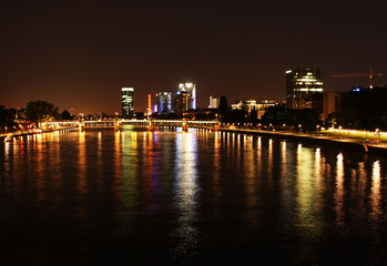 Fototapeta na wymiar Frankfurt am Main Skyline bei Nacht (at Night)