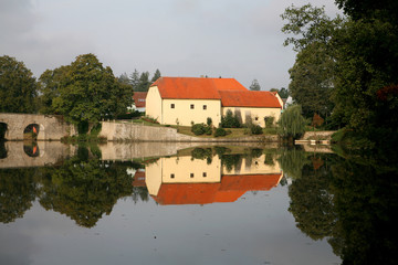 Obraz premium Reflection on water level