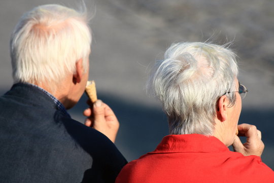 Rentner in der Herbstsonne