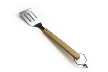 Spatule avec manche en bois sur fond blanc