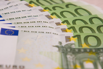 100 euro €