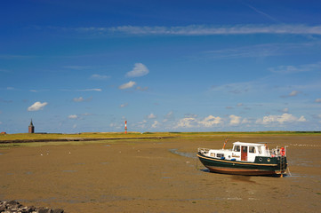 Boat misled by lighthouses