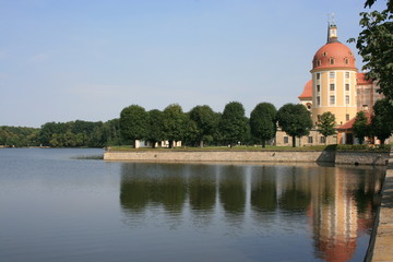 Fototapeta na wymiar moritzburg am schloßteich