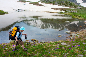Obraz premium Hiker in Caucasus mountains