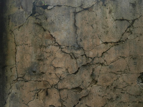 Rissige Mauer, Hintergrund