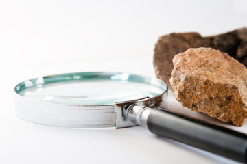 Lupa y minerales