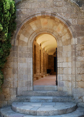 Fototapeta na wymiar Wejście do zamku templariuszy