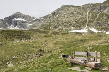 wassertrog in den s&uuml;dtiroler alpen