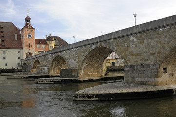 Fototapeta na wymiar Regensburg Altstadt steinerne Brücke