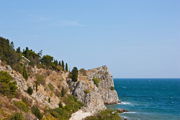 Fototapeta na wymiar rocky coastline
