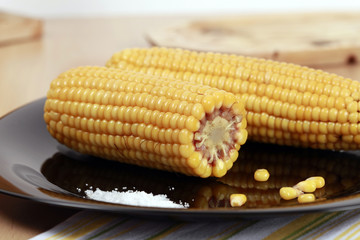 Boiled corn on the cob