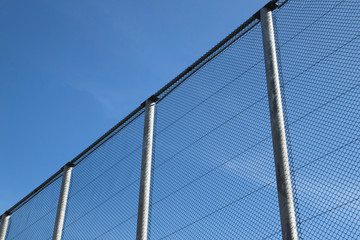 Fototapeta na wymiar Big druciane ogrodzenie bezpieczeństwa.