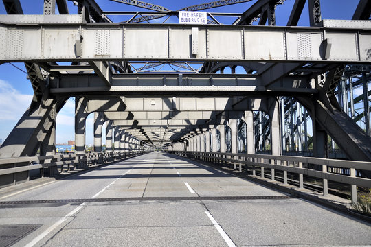 Elbbr&uuml;cke