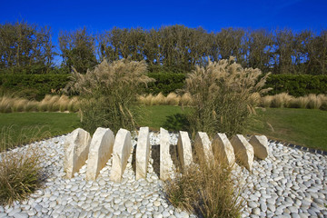 france; charente maritime; ol&eacute;ron : phare de Chassiron, jardin