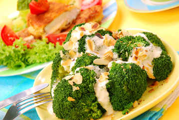 broccoli with garlic sauce and almonds