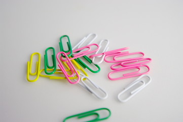 4色のクリップ