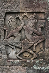 Le bayon,bas-reliefs devatâ