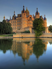 Fototapeta na wymiar Zamek w Schwerinie w wieczornym świetle