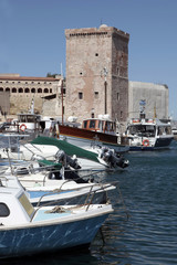 Fototapeta na wymiar Vieux port de Marseille