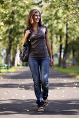 Obraz premium Portrait of the girl to the utmost in the street
