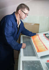 Obraz premium Printer checking a print run