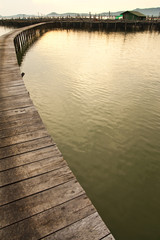 Obraz premium Wood bridge to fisherman house in sea, Thailand