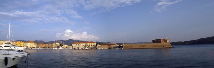 Fototapeta na wymiar Hafen von Portoferraio